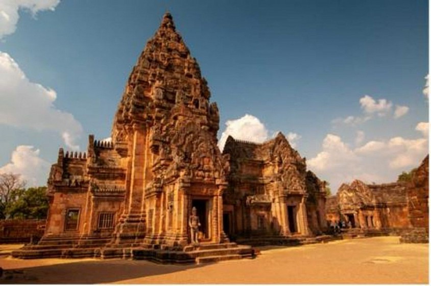 อุทยานประวัติศาสตร์พนมรุ้ง — ปราสาทหินขอมยิ่งใหญ่ บนยอดภูเขาไฟดับ ไฮไลต์สำคัญที่สุด